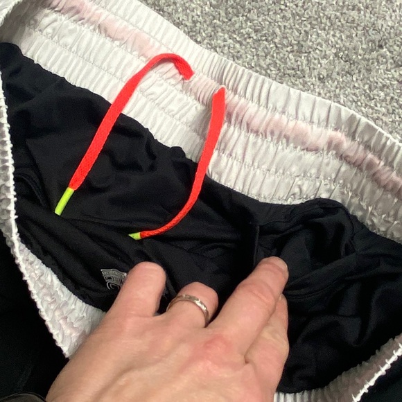 Black & White (w/Pink) Under Armour Workout Shorts, M - Picture 9 of 12